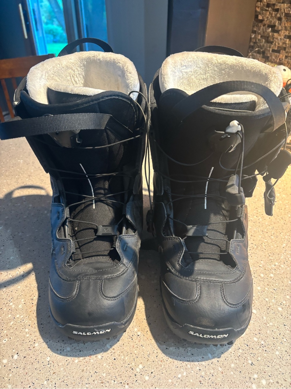 Salomon Black snowboard with White Plush Interior
